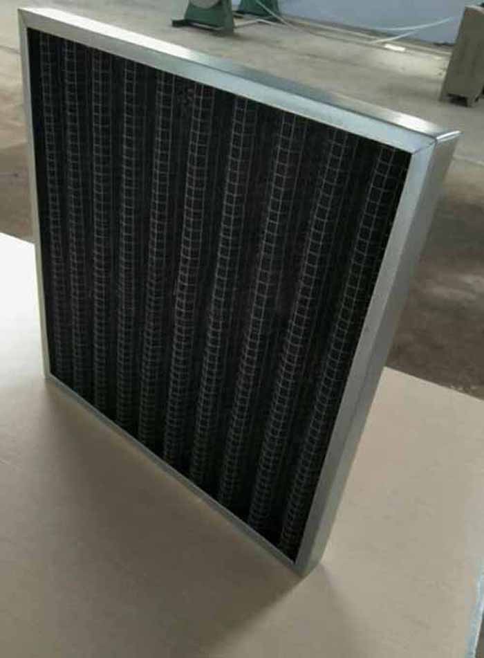 折疊式活性炭過濾器鋁型材外框，也可選用鍍鋅外框及不銹鋼，厚度為：21mm,25mm,46mm，50mm等其他多種厚度。