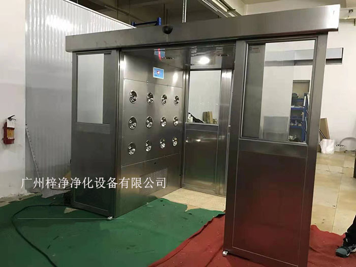 貨淋室是人員和貨物進(jìn)入潔凈室所必需的通道，它可以減少貨物進(jìn)出潔凈室所帶來的污染問題。