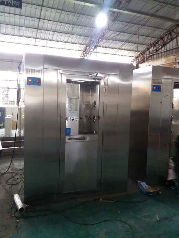 風淋室應配備高效過濾器，確保過濾效率達到行業(yè)要求。