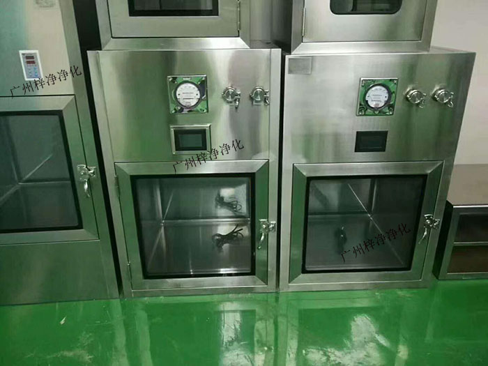 層流傳遞窗適用于需要隔離不同潔凈度級(jí)別的房間，如潔凈室與普通房間之間的連接、不同潔凈度級(jí)別潔凈室之間的連接等。