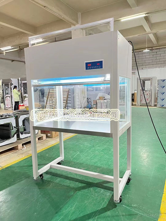 超凈工作臺通過高效過濾器提供單向或垂直單向氣流，形成局部潔凈區(qū)。