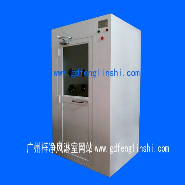 鋼板烤漆風(fēng)淋室是指風(fēng)淋室箱體及門采用A3冷軋鋼板多層酸洗不易生銹。
